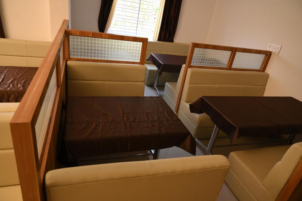 Hotel Blue Rays Bainduru Bagian luar foto