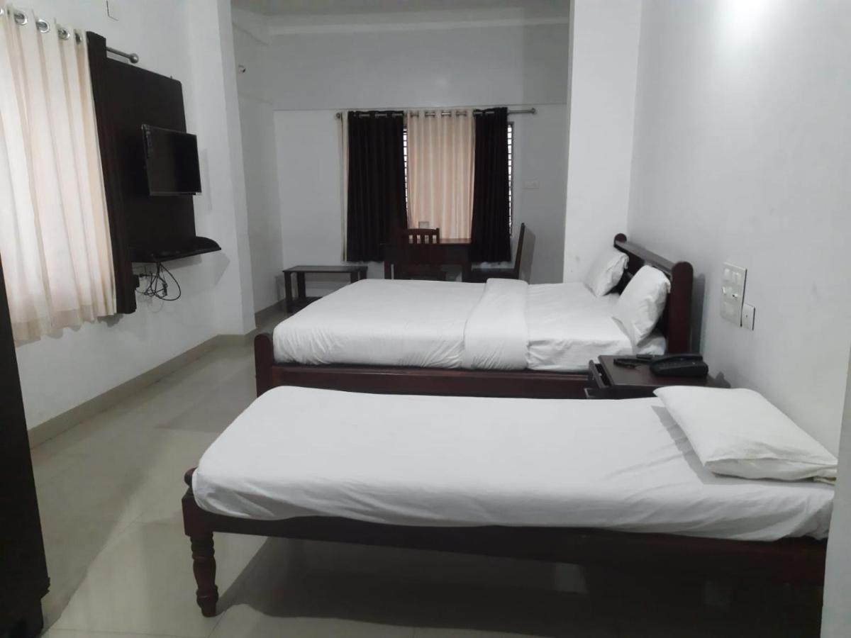 Hotel Blue Rays Bainduru Bagian luar foto