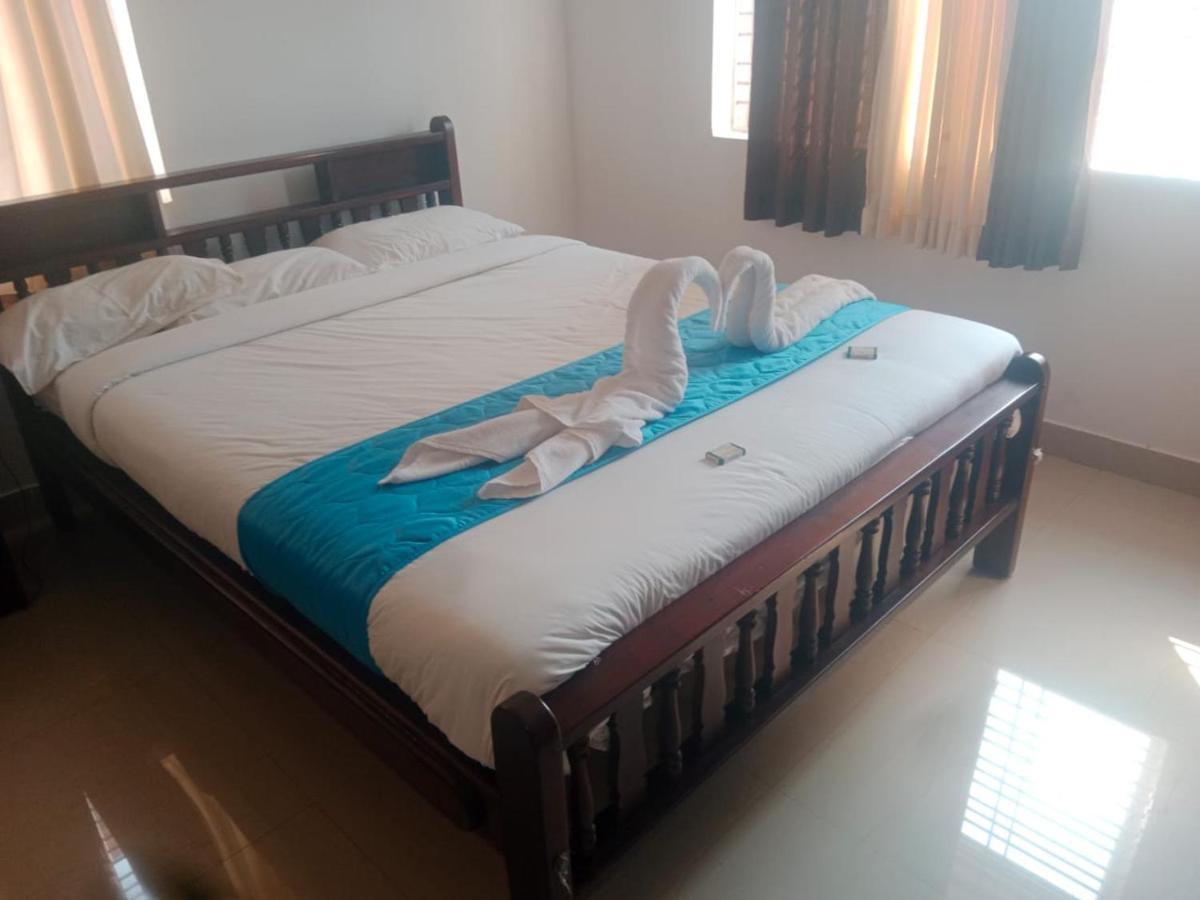 Hotel Blue Rays Bainduru Bagian luar foto