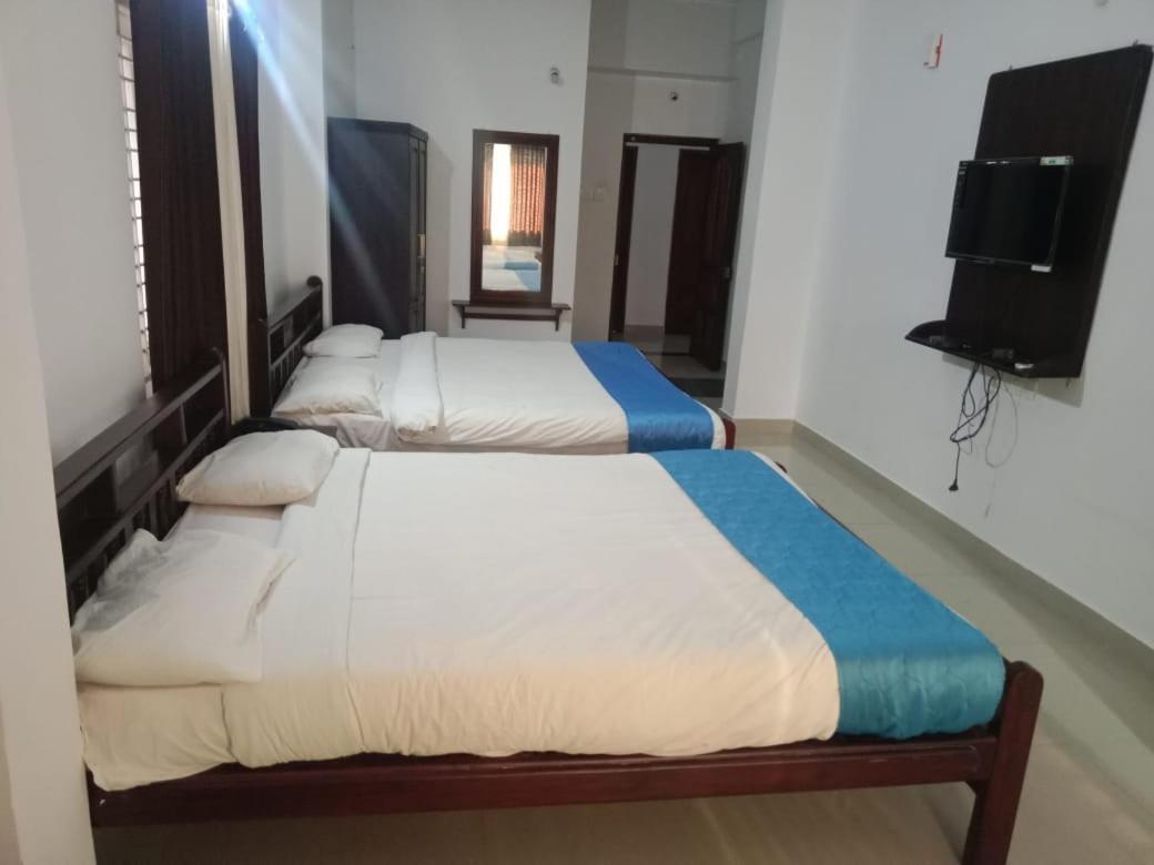 Hotel Blue Rays Bainduru Bagian luar foto